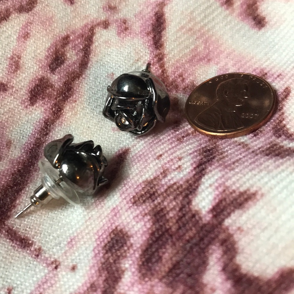 SALE❣️🌹 Rose bud Earrings - Picture 4 of 4